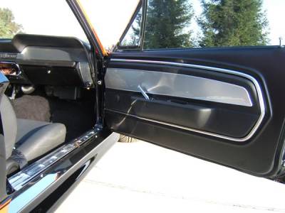 We also installed polished aluminum rocker accents to help protect the exhaust rocker panels.