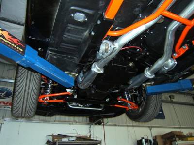Right After the header collectors we installed electric cut-outs. With this system the drive can "uncork" the exhaust with just a push of a button. It sounds simply awesome with the aggressive cam in that 351W!
